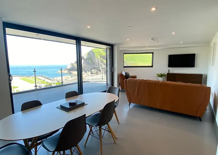 3 The View Apartments Ilfracombe - Hot Tub, Parking, Lift, Ev