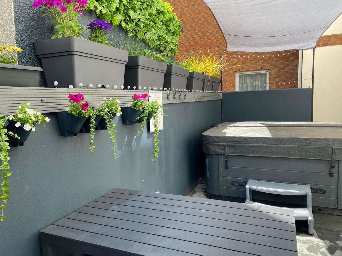 3 The View - Hot Tub, Parking, Lift, Ev Apartment *