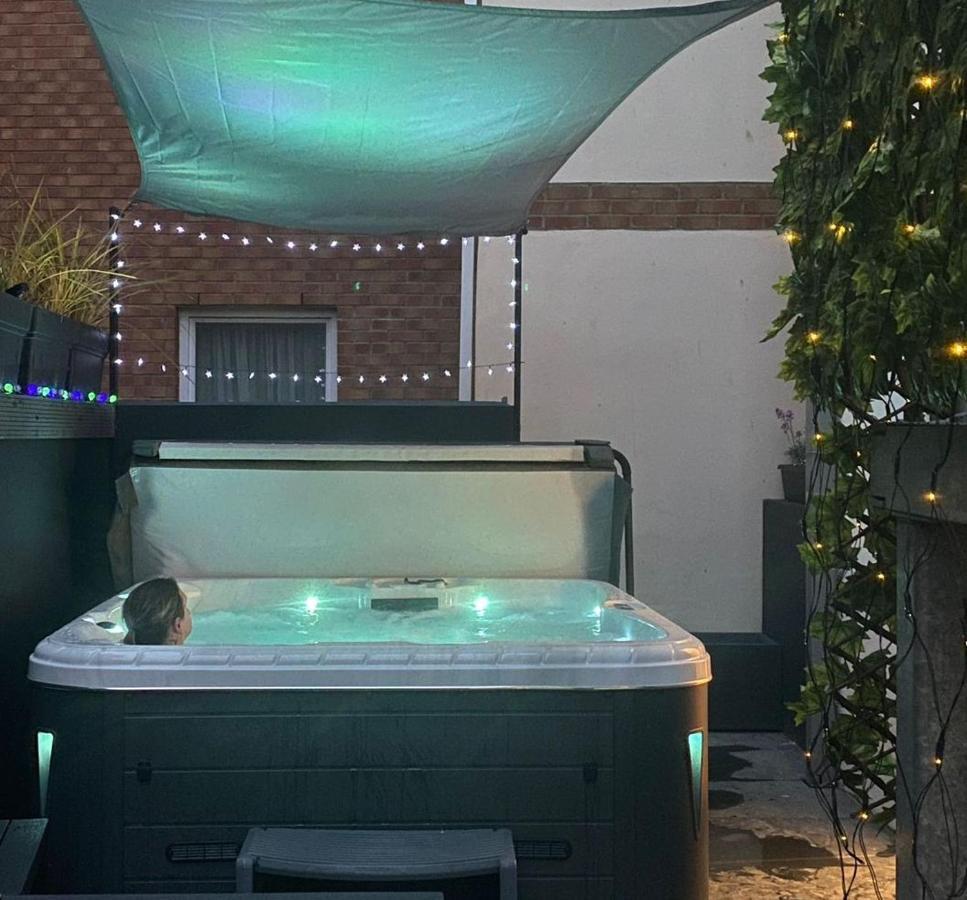 3 The View - Hot Tub, Parking, Lift, Ev Apartment