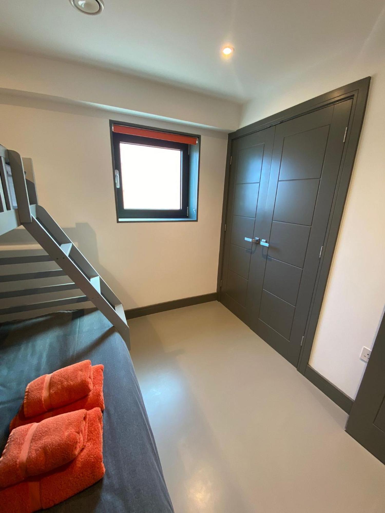 3 The View - Hot Tub, Parking, Lift, Ev Apartment *