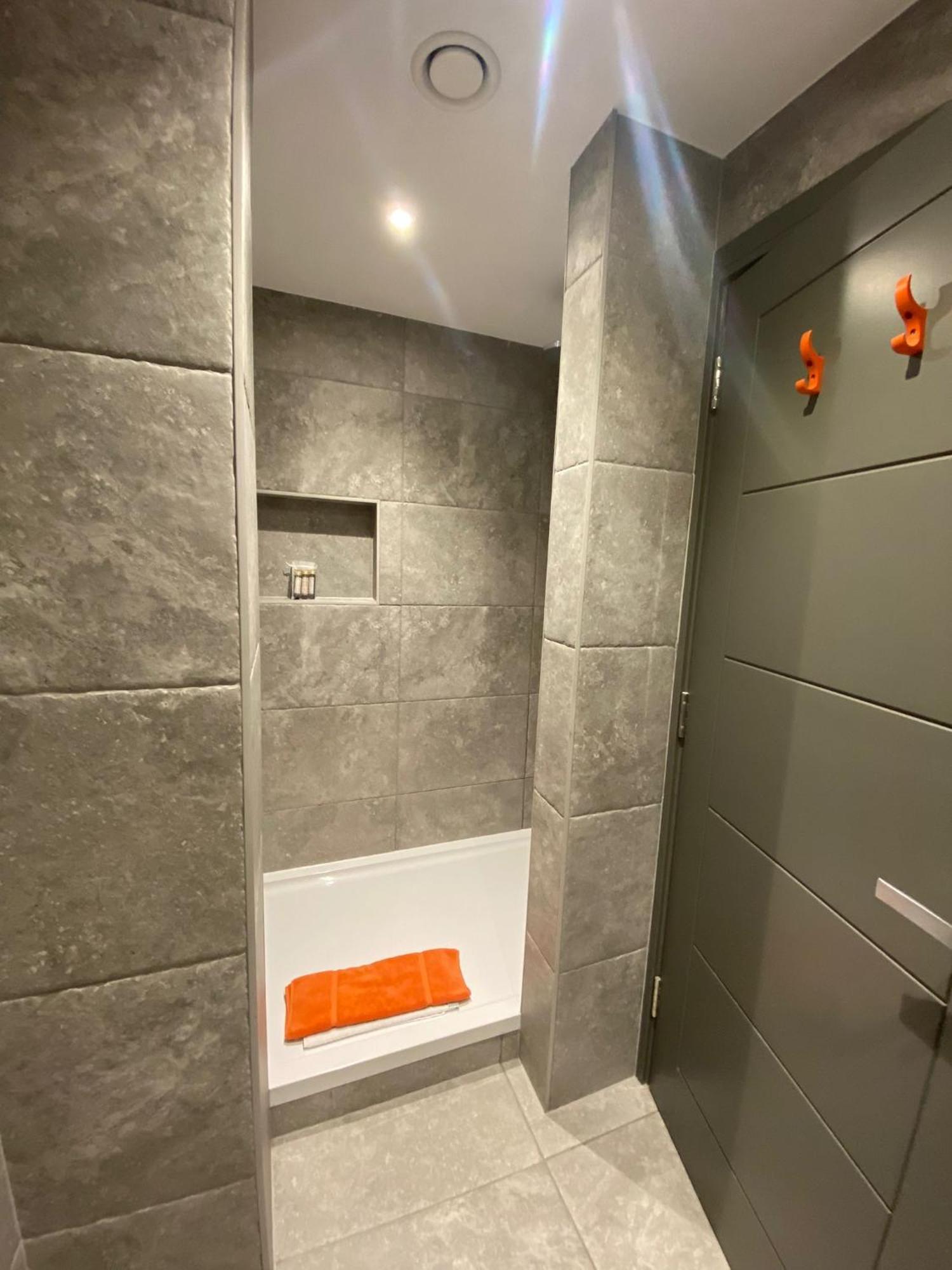 3 The View - Hot Tub, Parking, Lift, Ev Apartment