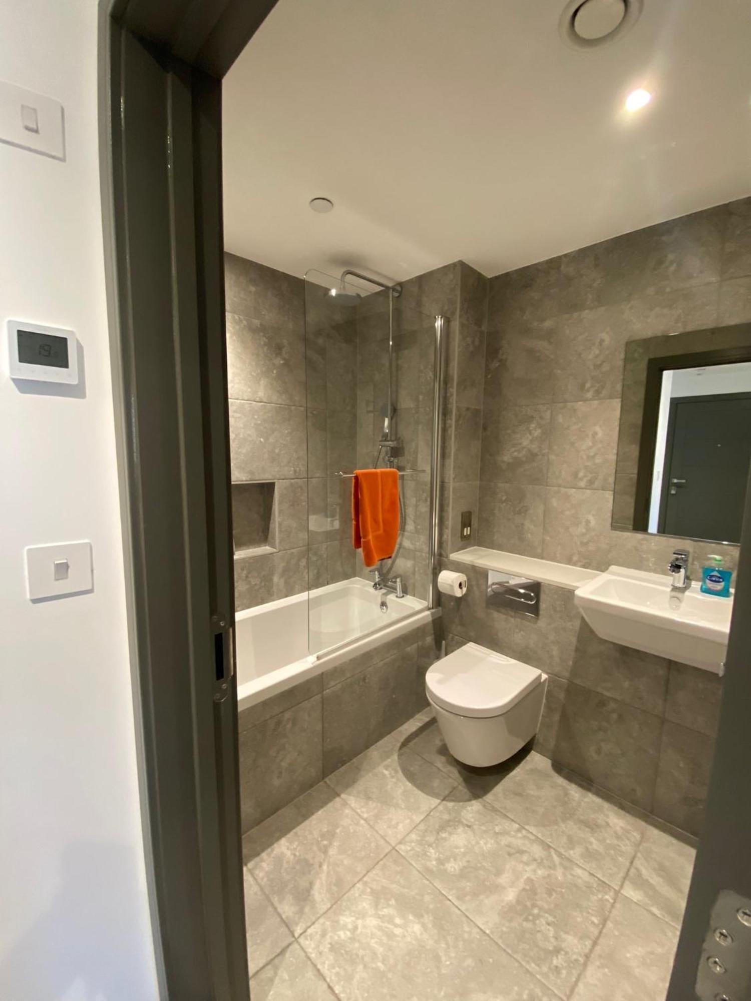 3 The View - Hot Tub, Parking, Lift, Ev Apartment *